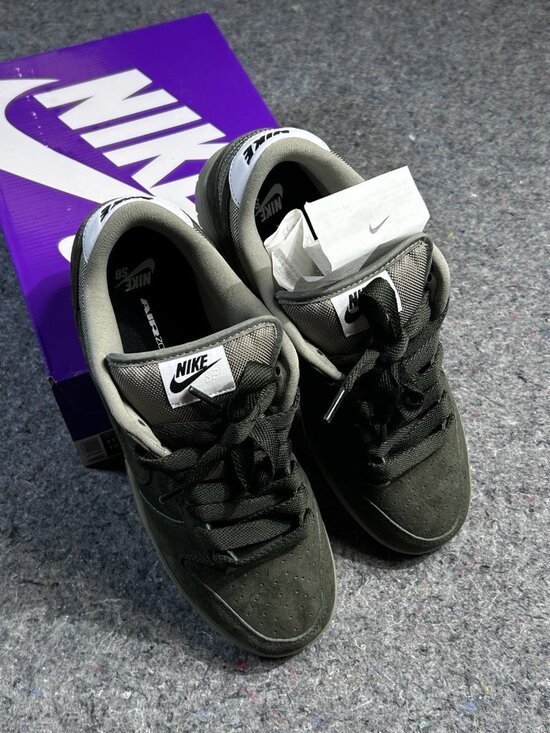 Nike Dunk SB Pro B Low Sequoia Sneakers Size 11 / New main image 4